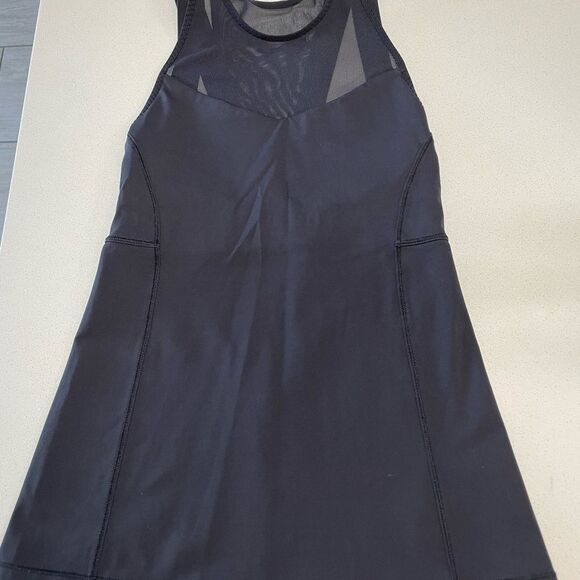 Lululemon black mesh tank with built in sports bra size 2 - Picture 6 of 7